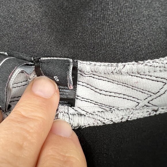 Koral textured pattern black & white leggings Small - Picture 7 of 13